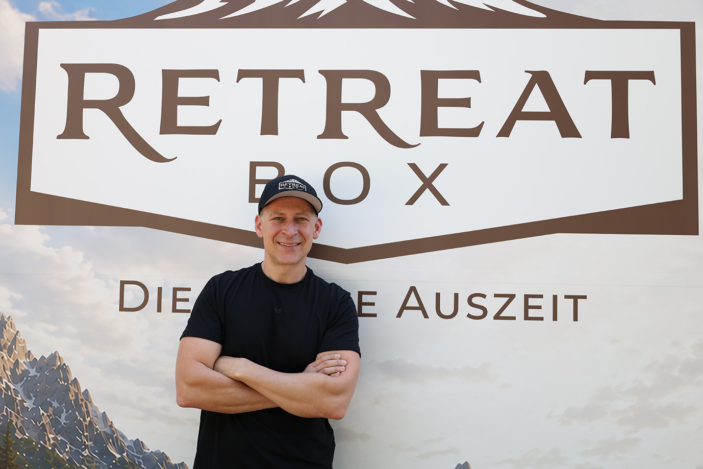 Marc Marc Grimmeisen vor der Retreat Box